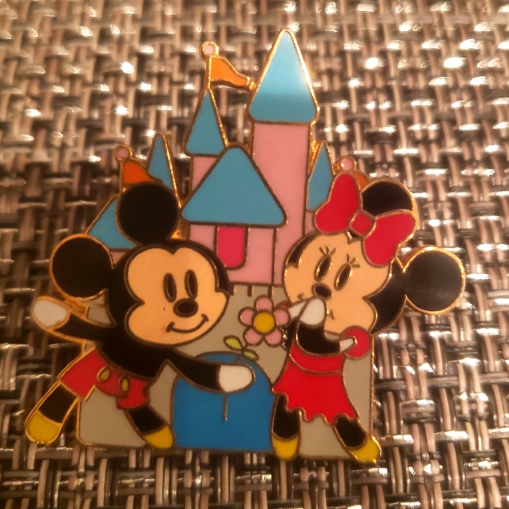 Baby Mickey Mouse And Minnie Mouse Castle Cutie Disney Pin